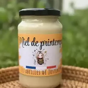 Pot de miel de printemps